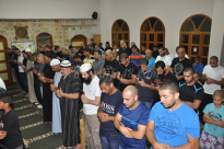 بالصور: شعائر صلاة التراويح من مسجد البحر في مدينة يافا 